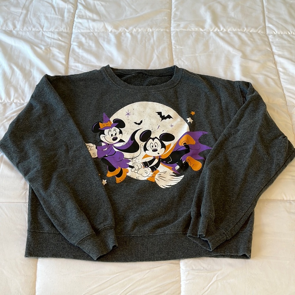 M Juniors Mickey and Minnie cropped Halloween Sweater.